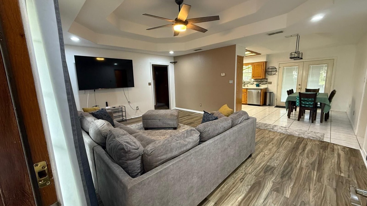 Photo of Livingroom in Alamo