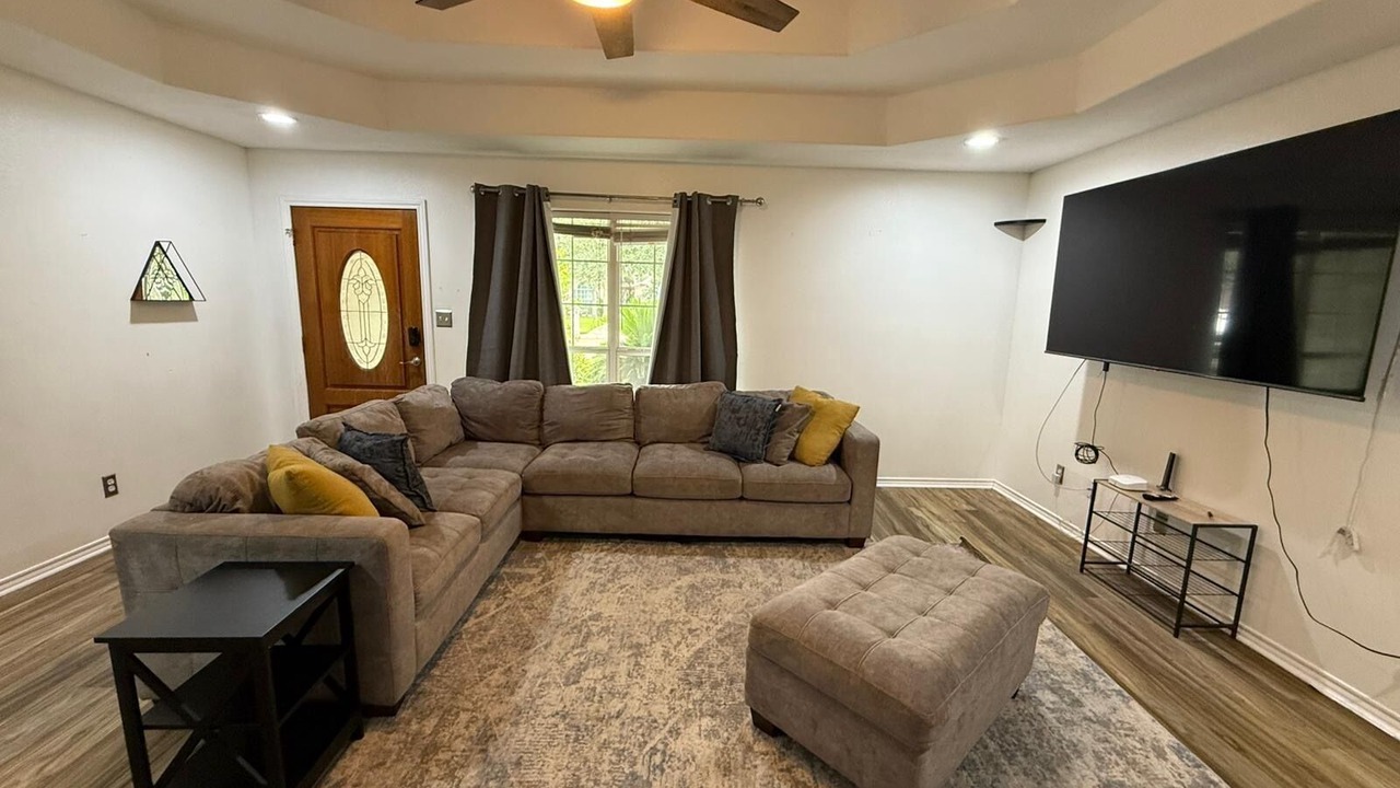 Photo of Livingroom in Alamo