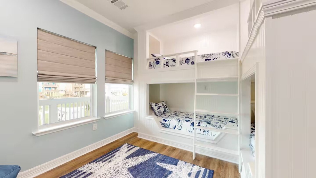 Photo of Bedroom in Crystal Beach