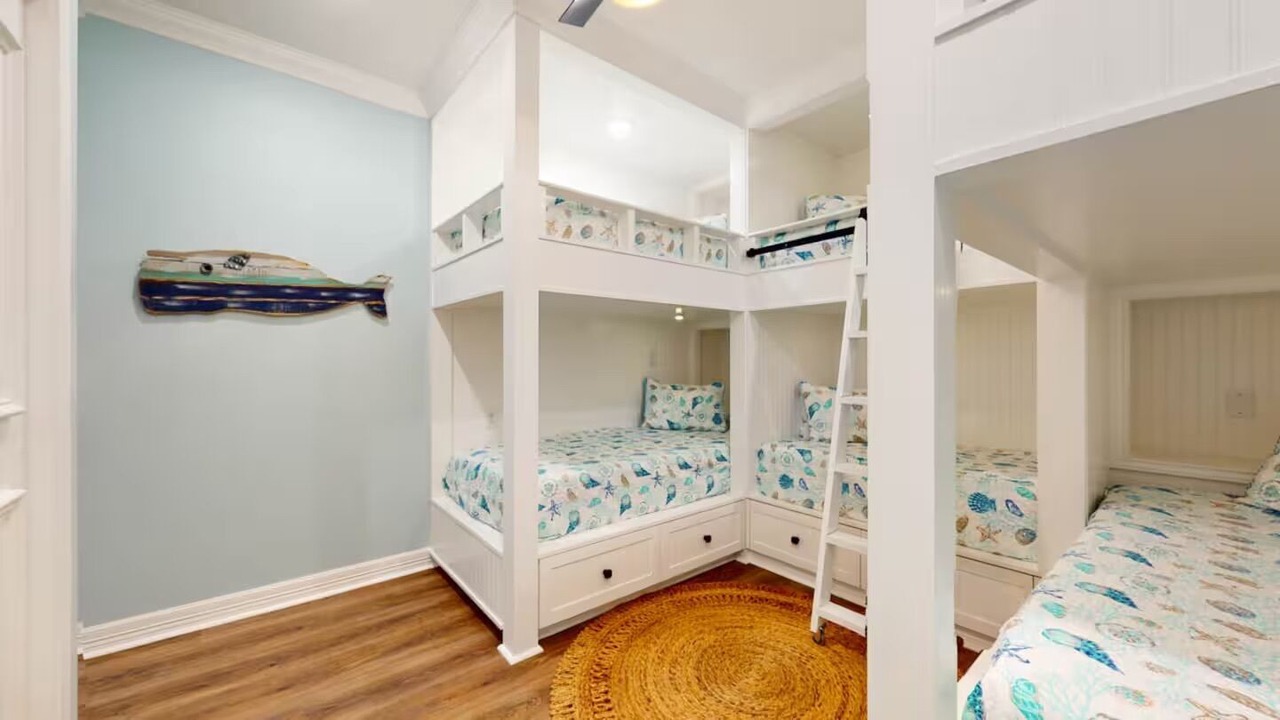 Photo of Bedroom in Crystal Beach