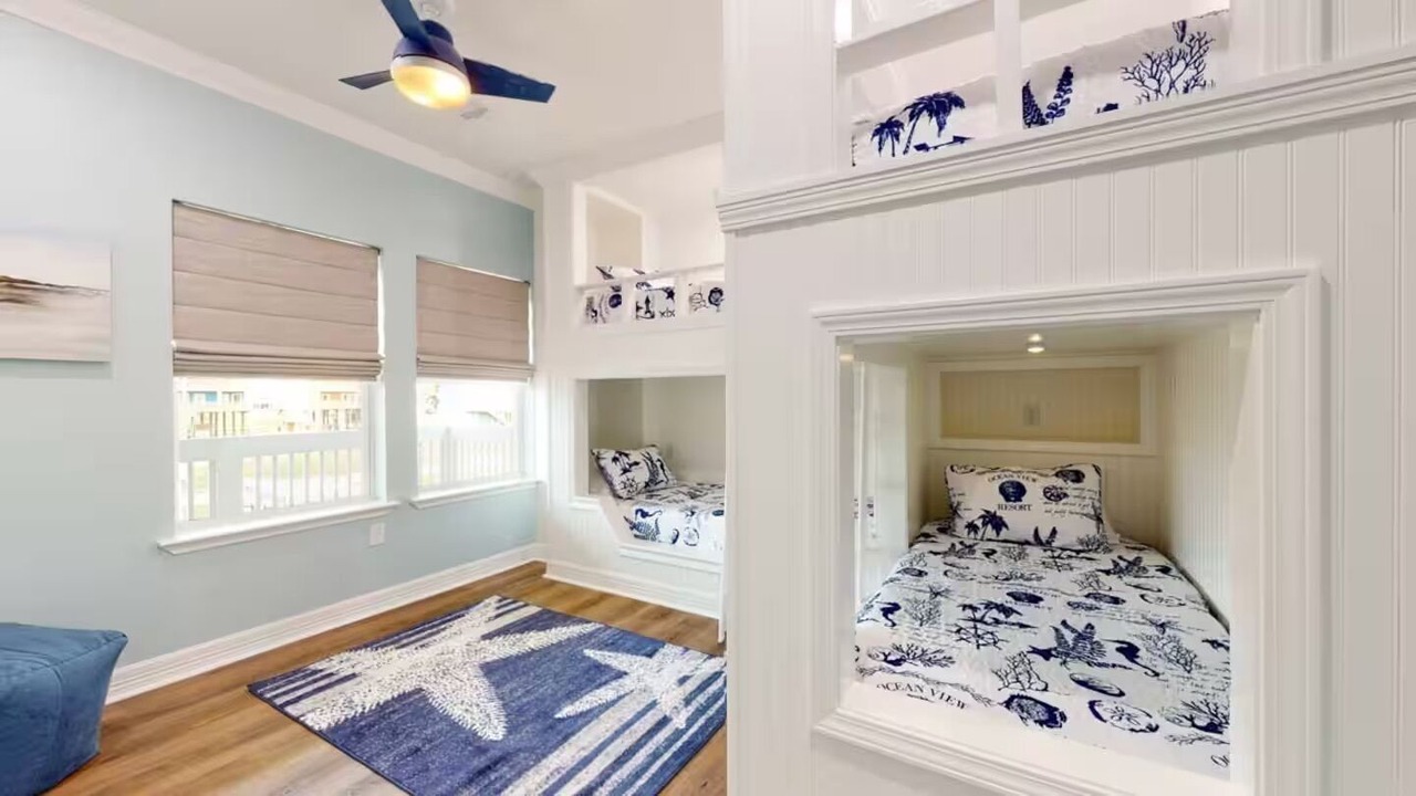 Photo of Bedroom in Crystal Beach