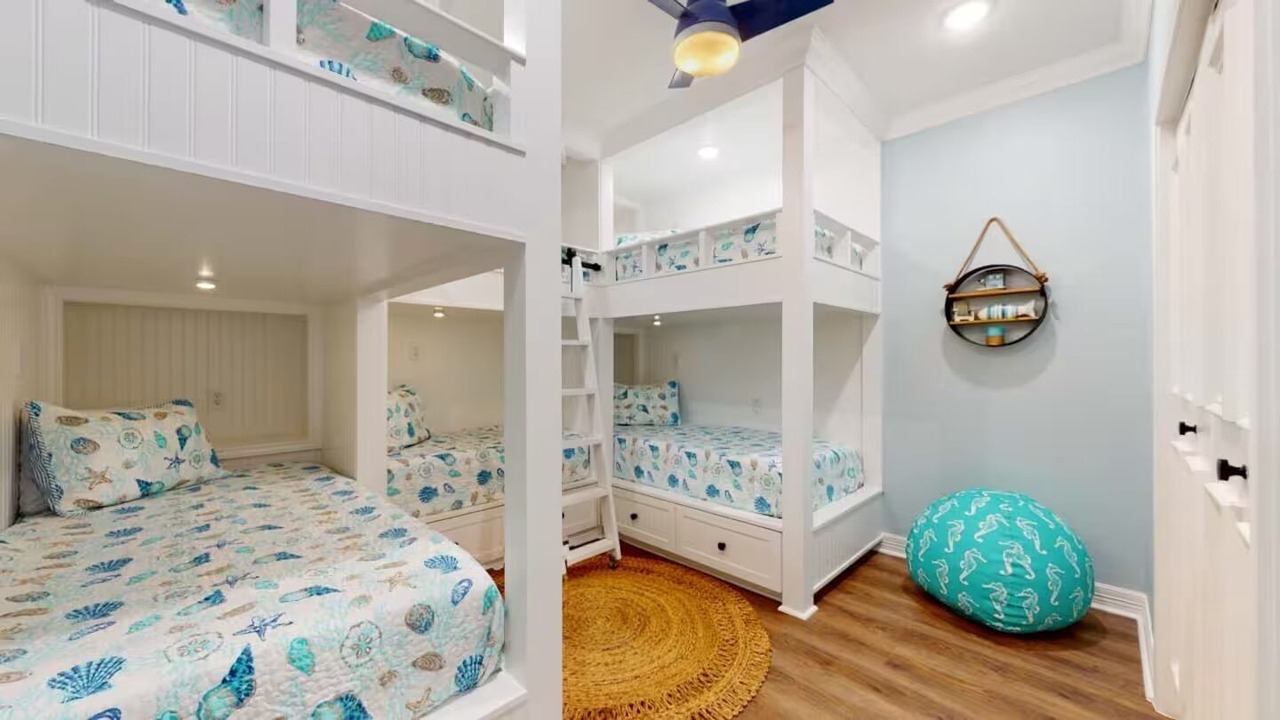 Photo of Bedroom in Crystal Beach