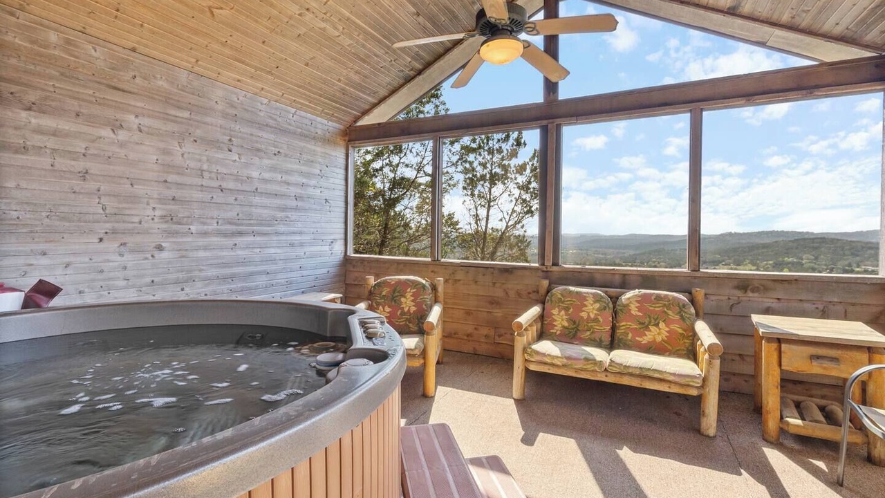Photo of Bedroom in Eureka Springs