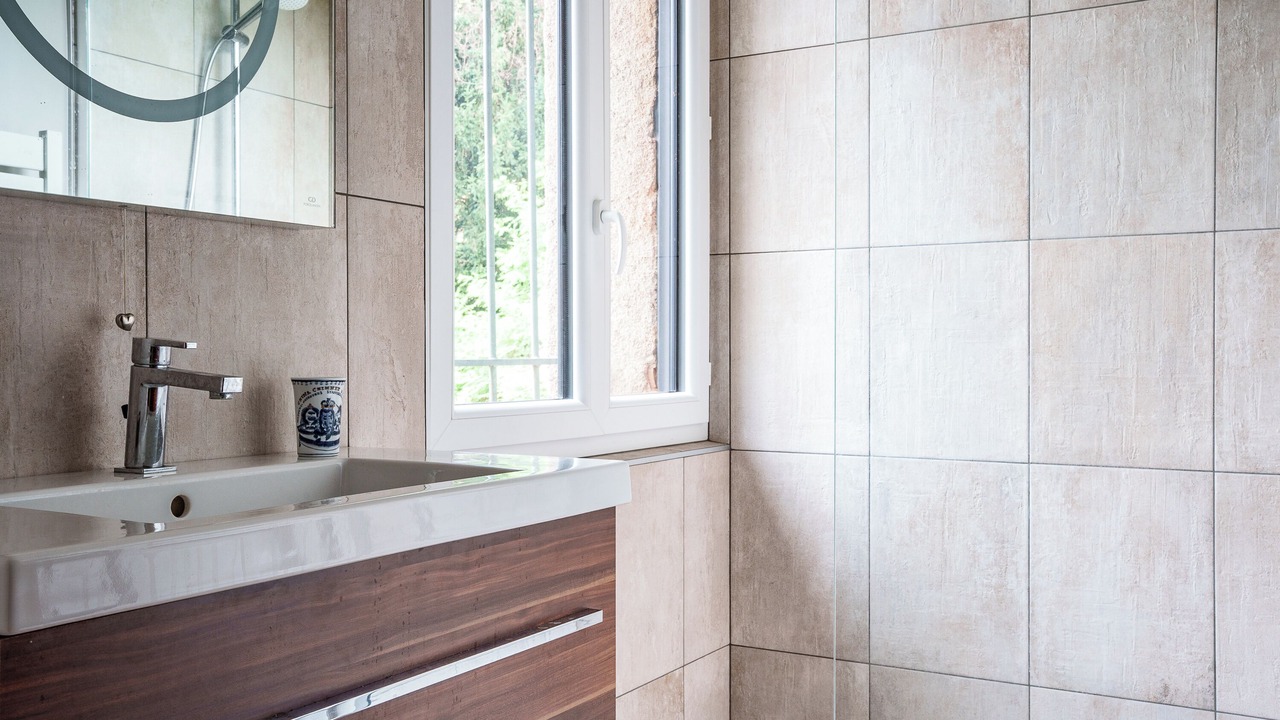 Photo of Bathroom in La Croix-en-Touraine