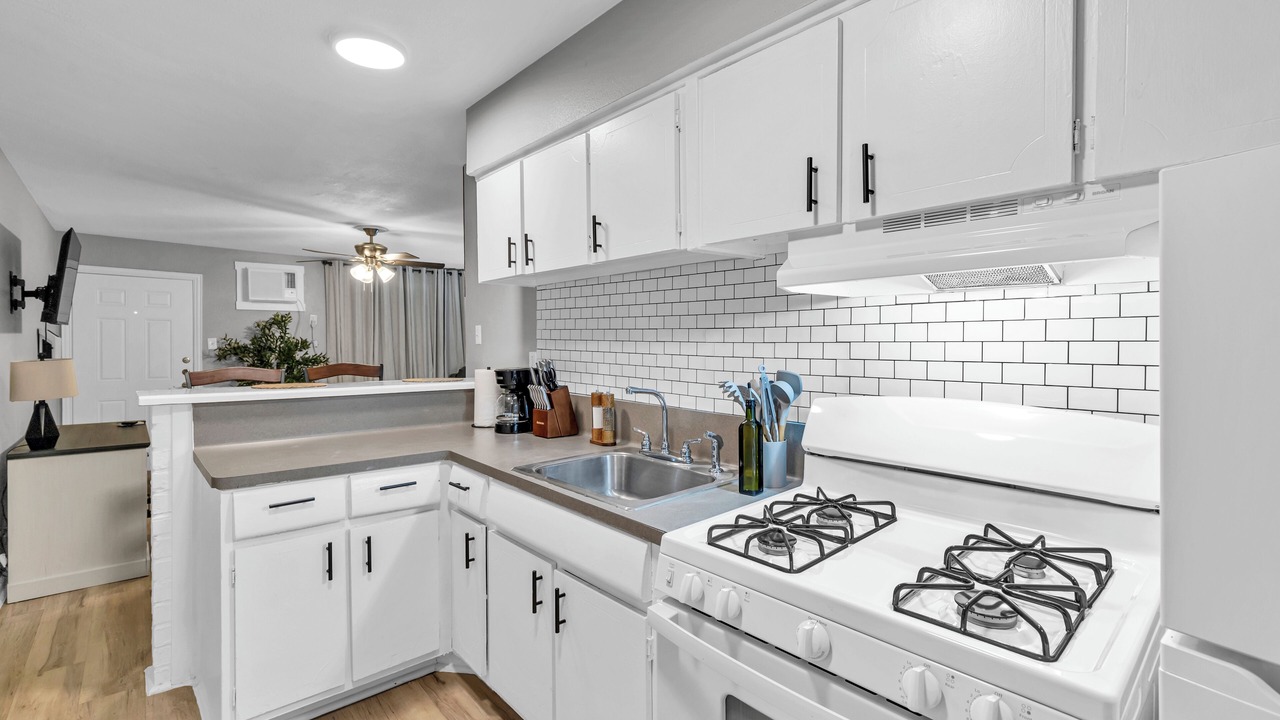 Photo of Kitchen in Greenway Plaza-Upper Kirby