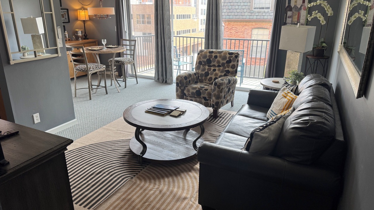 Photo of Livingroom in West Plaza