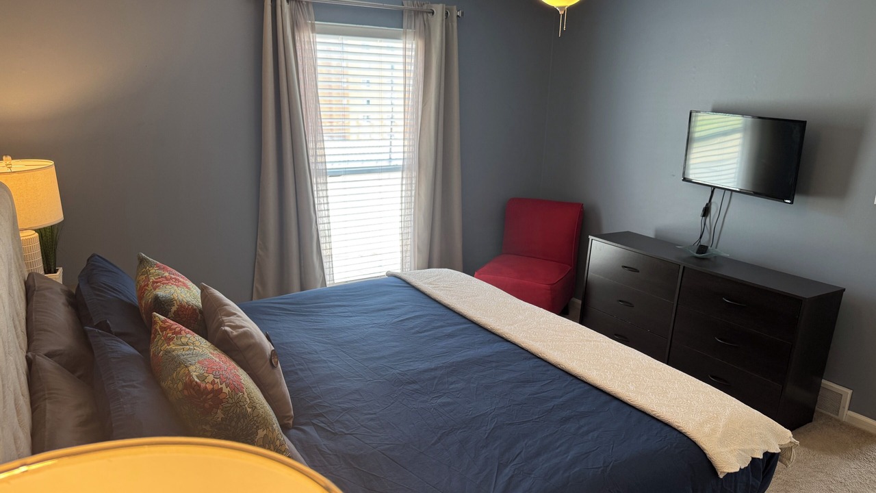 Photo of Bedroom in West Plaza