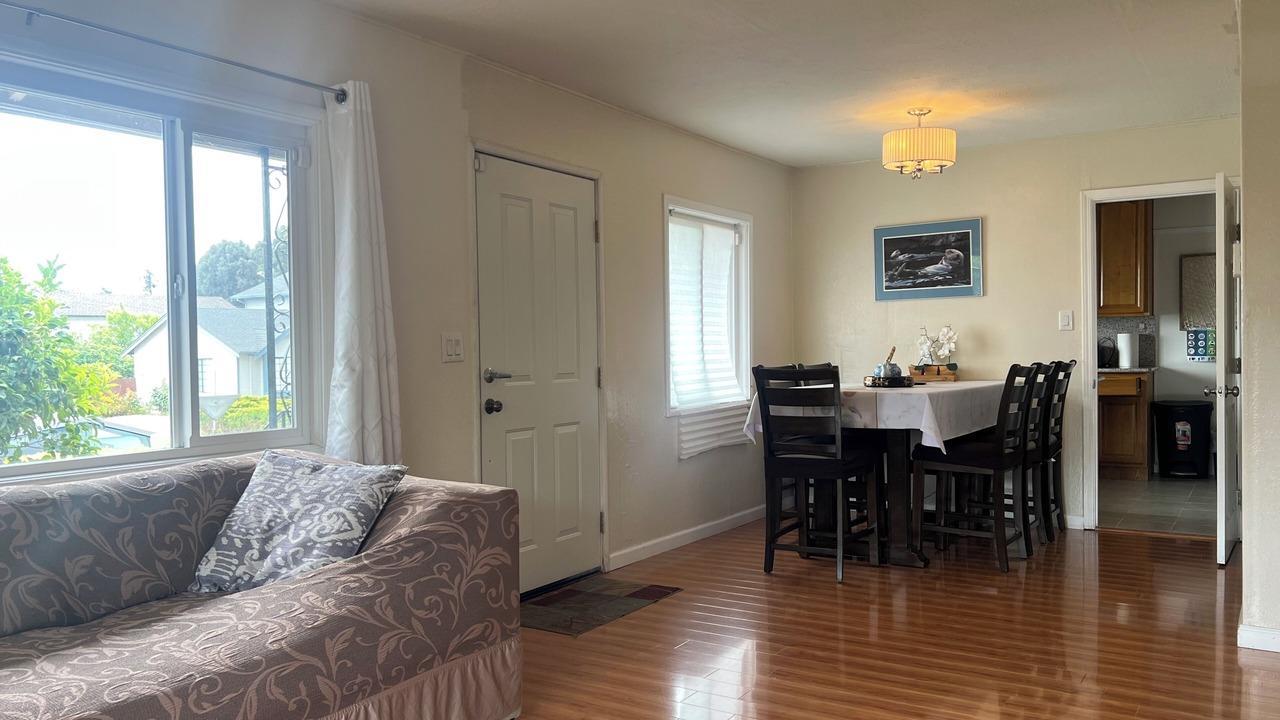 Photo of Livingroom in Castro Valley