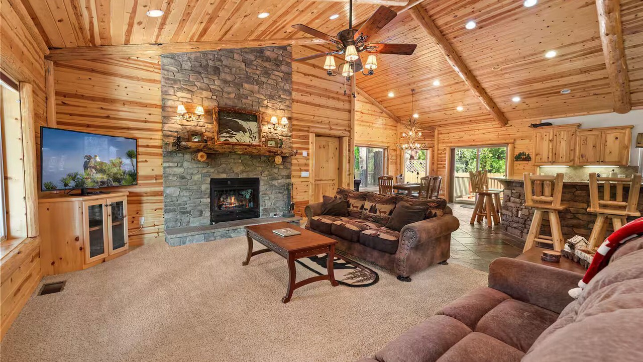 Photo of Livingroom in Eagle Mountain Estates