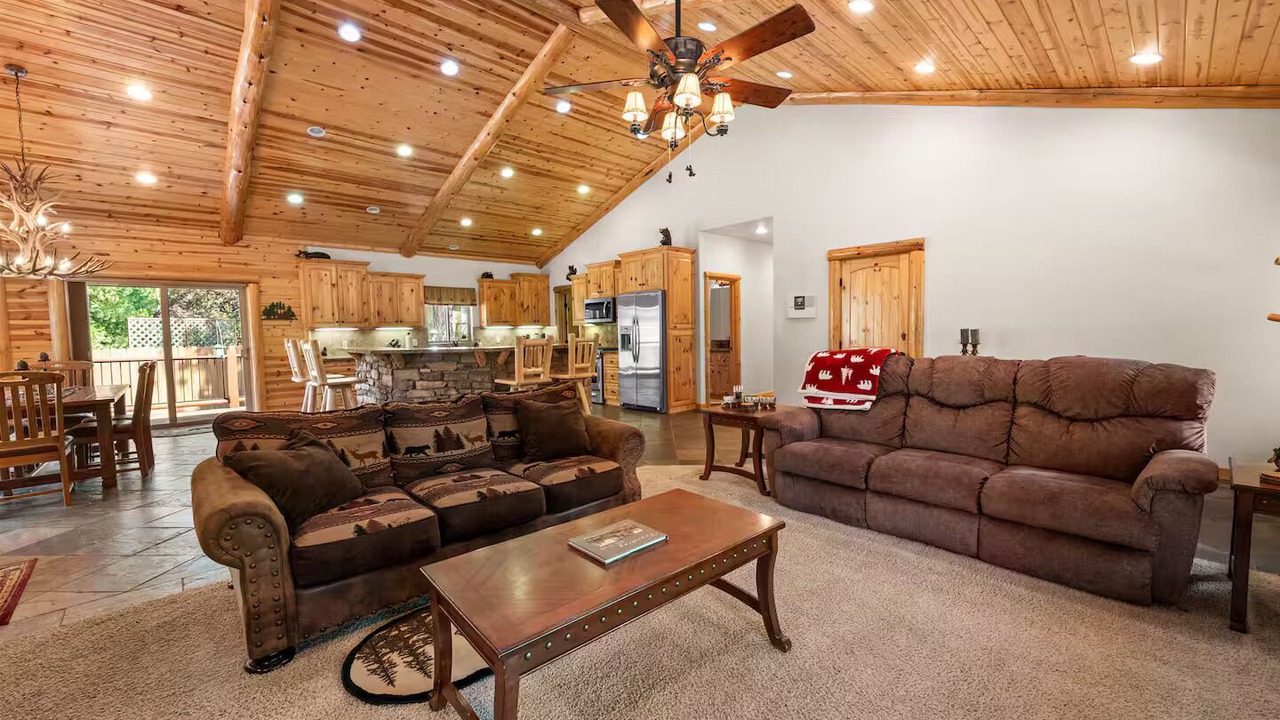 Photo of Livingroom in Eagle Mountain Estates
