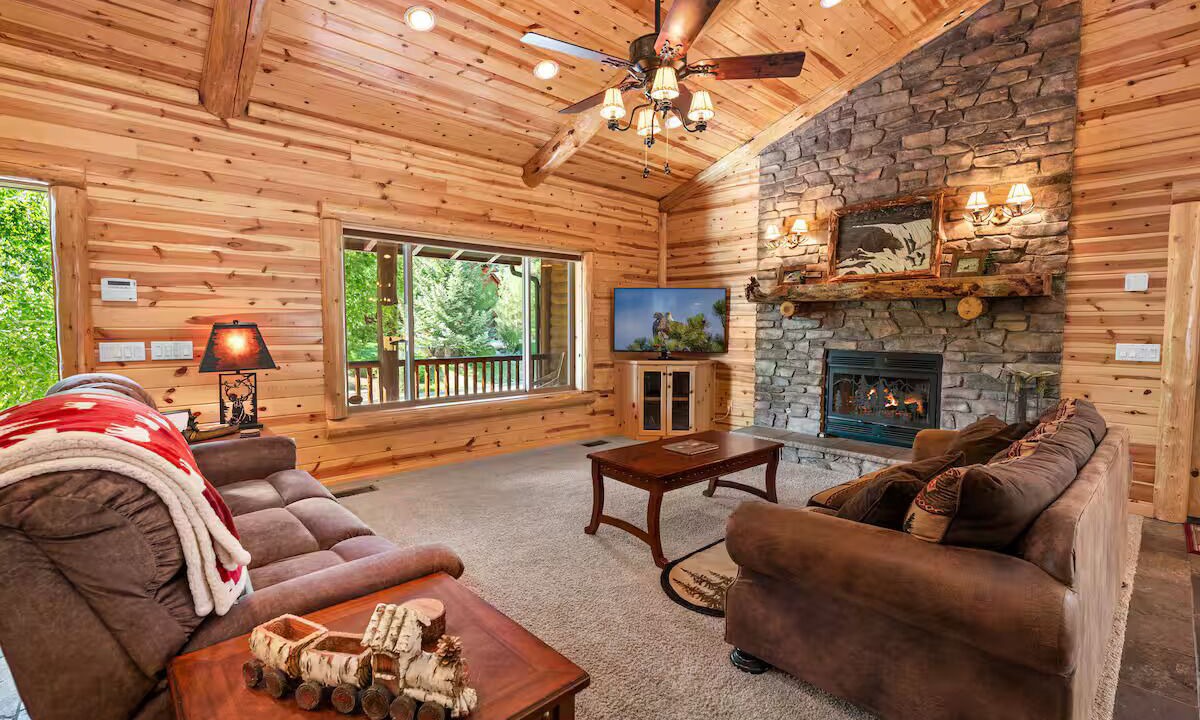 Photo of Livingroom in Eagle Mountain Estates