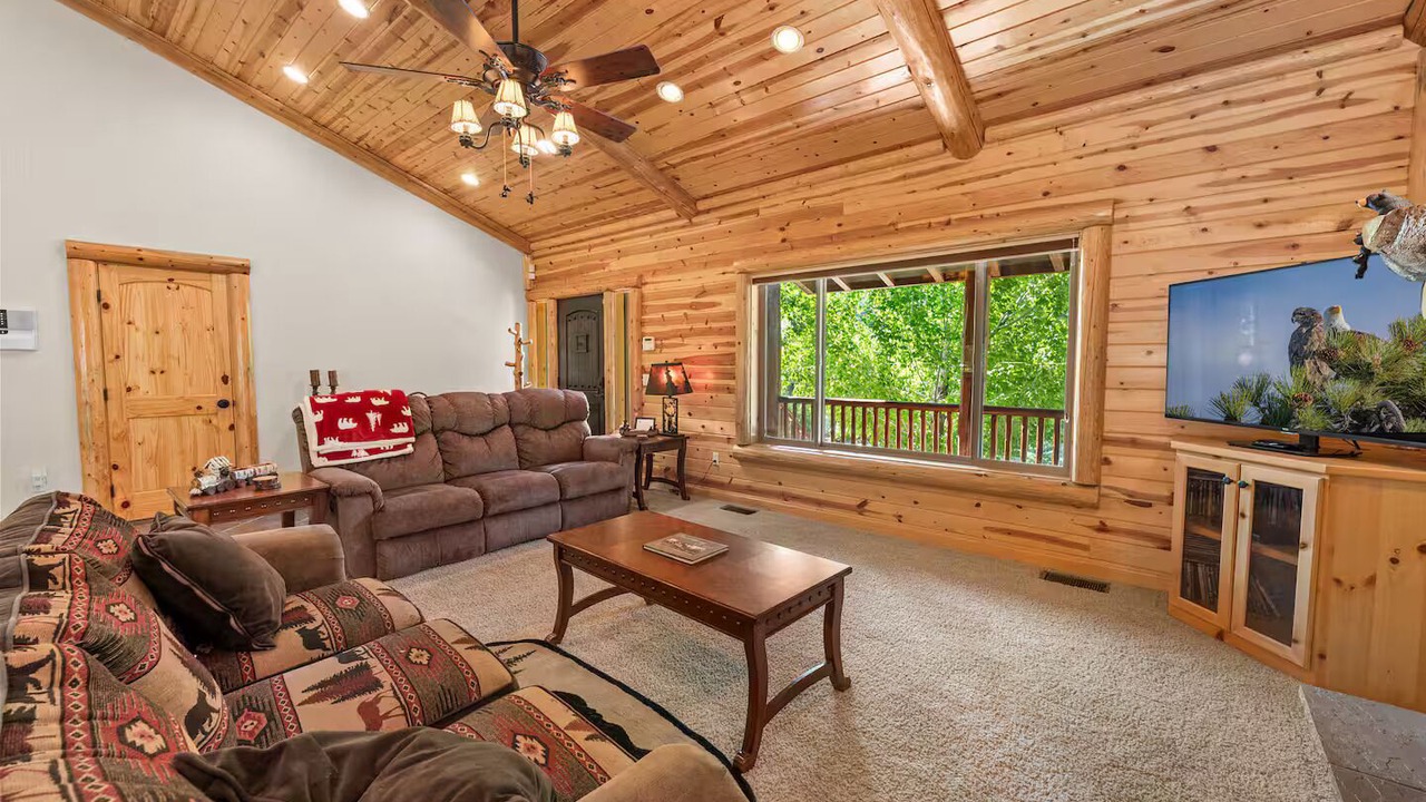 Photo of Livingroom in Eagle Mountain Estates
