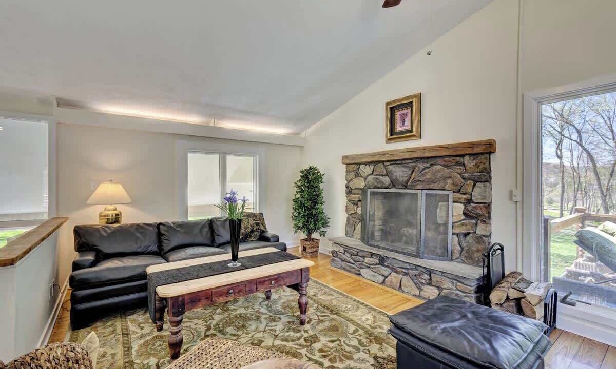Photo of Livingroom in Lakeville