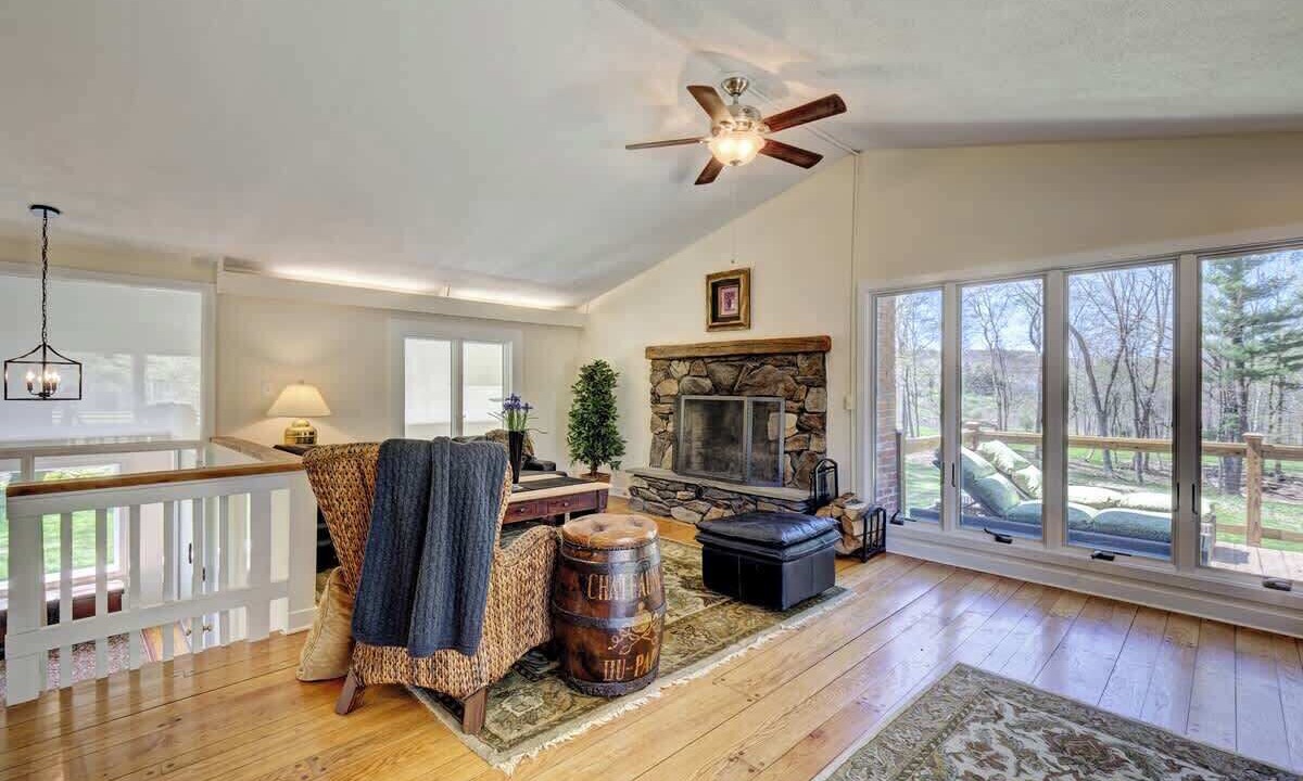 Photo of Livingroom in Lakeville