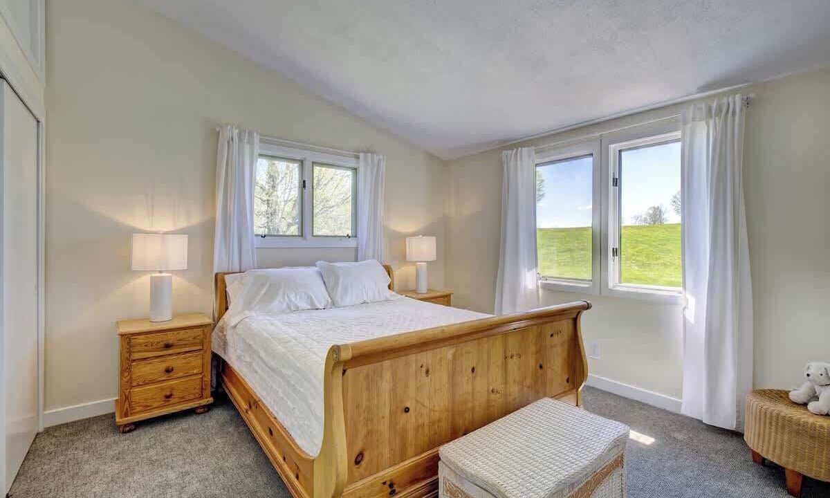 Photo of Bedroom in Lakeville