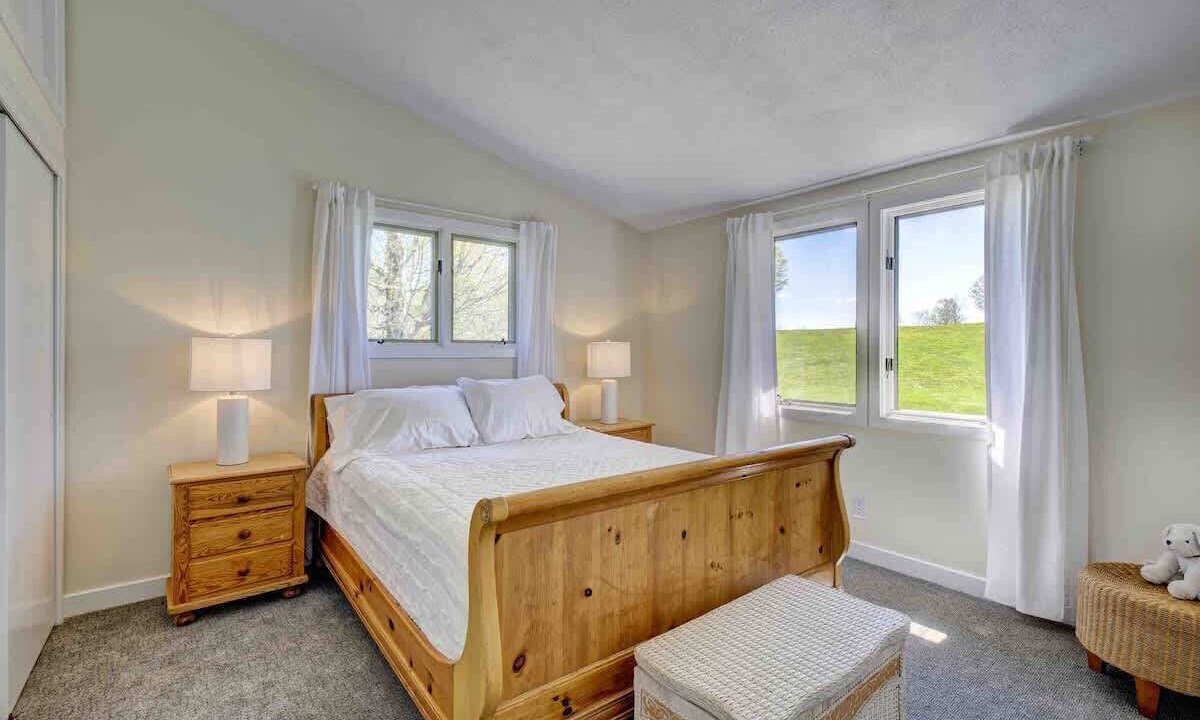 Photo of Bedroom in Lakeville