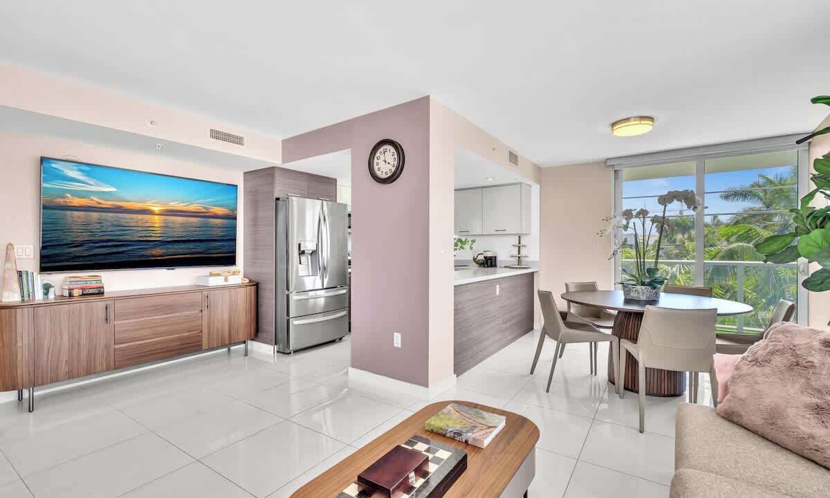 Photo of Livingroom in Bay Harbor Islands