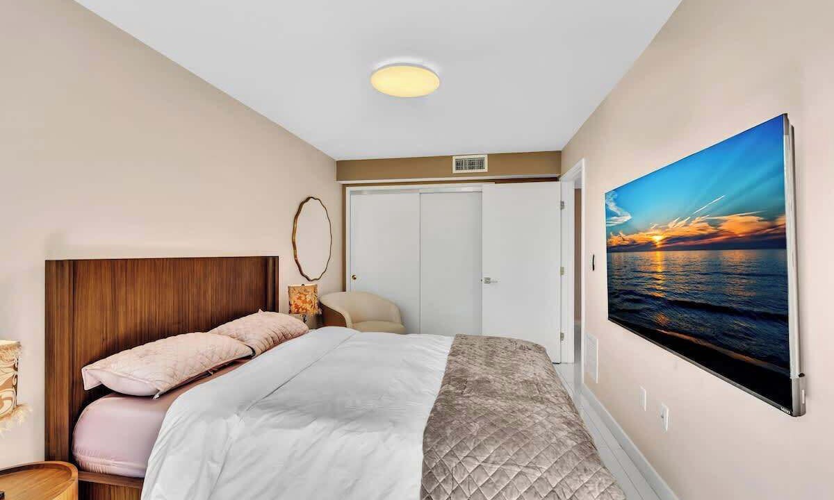 Photo of Bedroom in Bay Harbor Islands