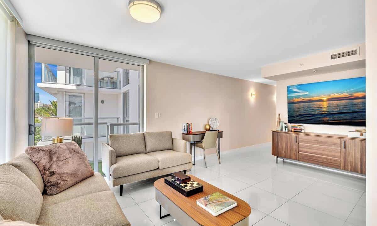 Photo of Livingroom in Bay Harbor Islands