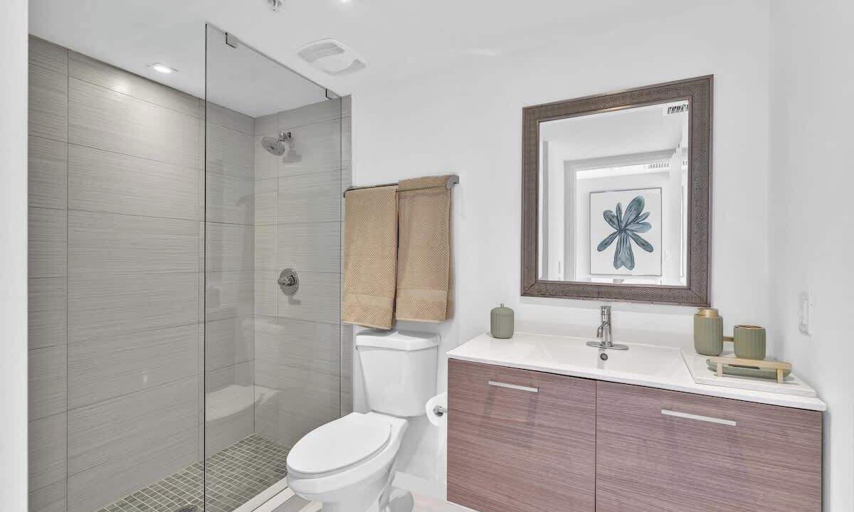Photo of Bathroom in Bay Harbor Islands