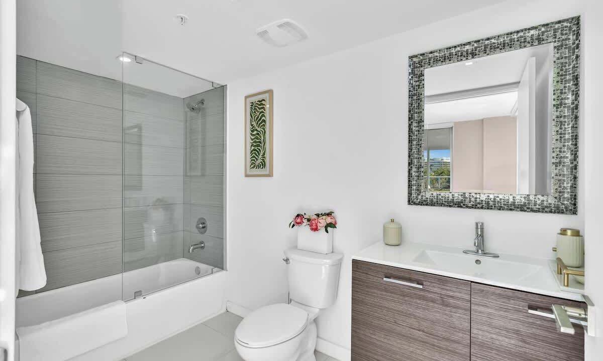 Photo of Bathroom in Bay Harbor Islands