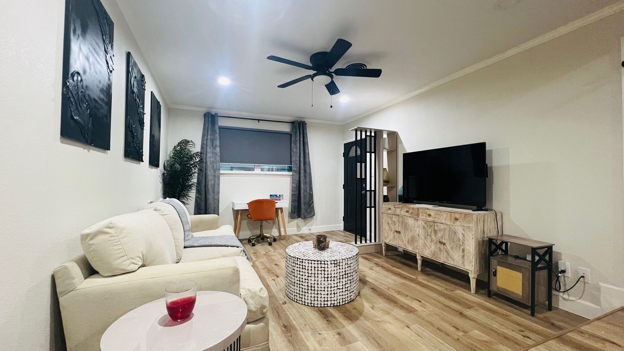 Photo of Livingroom in South Central Houston