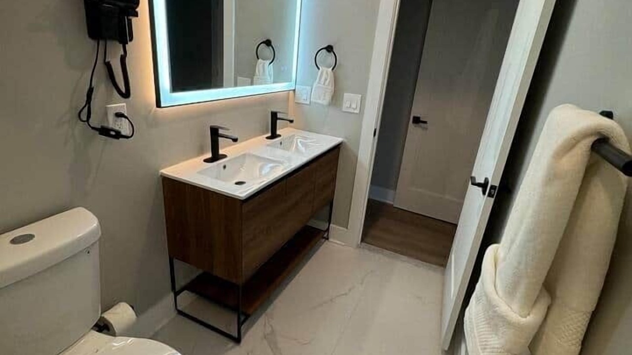 Photo of Bathroom in Graduate Hospital
