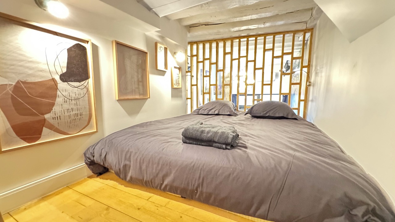 Photo of Bedroom in Arts-et-Metiers