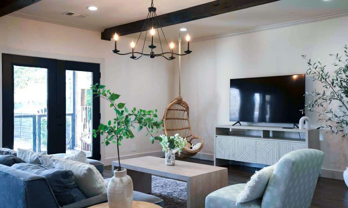 Photo of Livingroom in Little Forest Hills