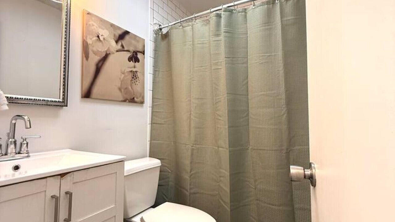 Photo of Bathroom in Sunset Road