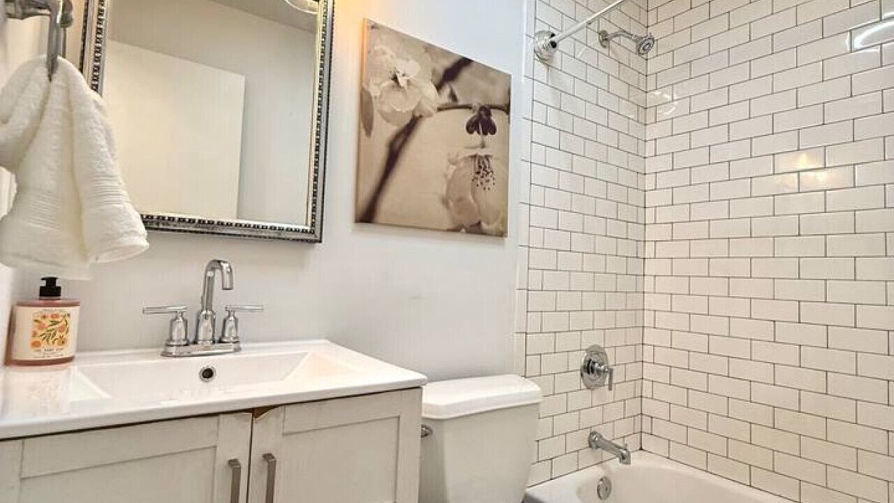 Photo of Bathroom in Sunset Road