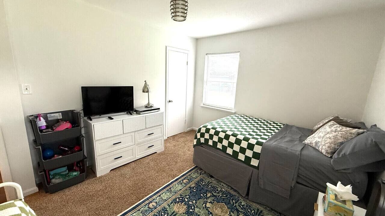 Photo of Bedroom in Sunset Road