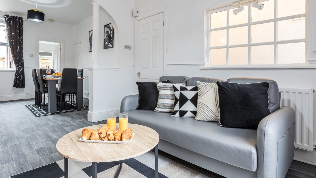 Photo of Livingroom in Swinton