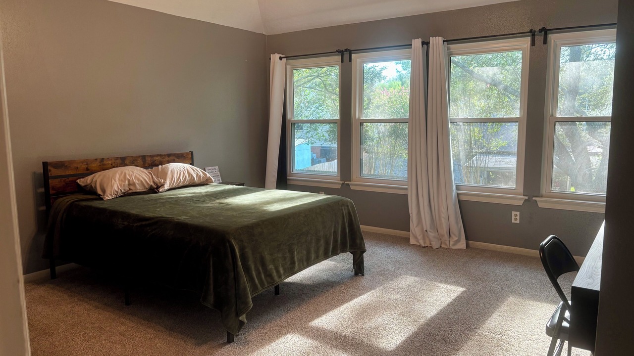 Photo of Bedroom in Clear Lake