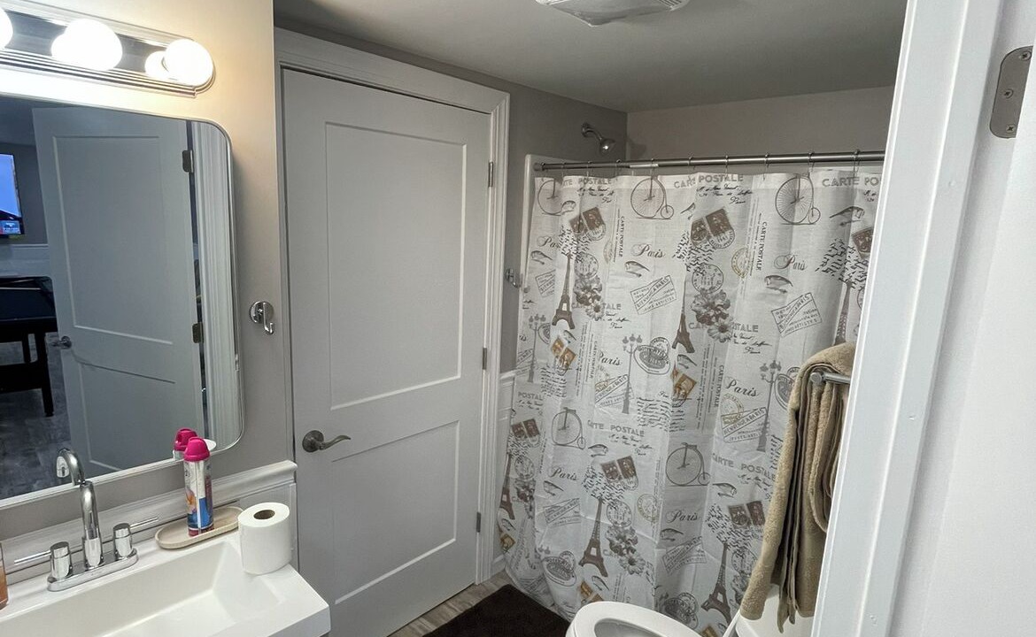 Photo of Bathroom in Erial