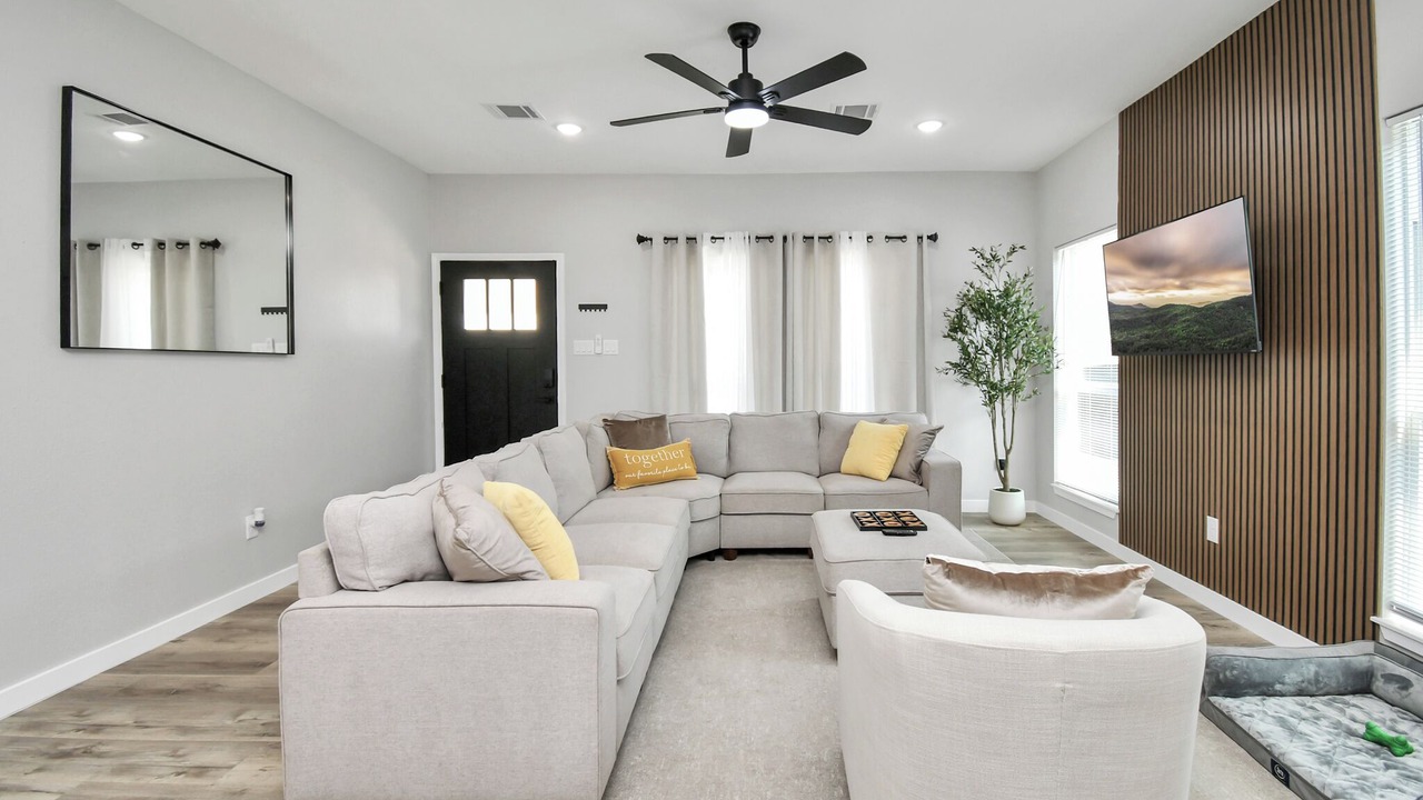Photo of Livingroom in Northside