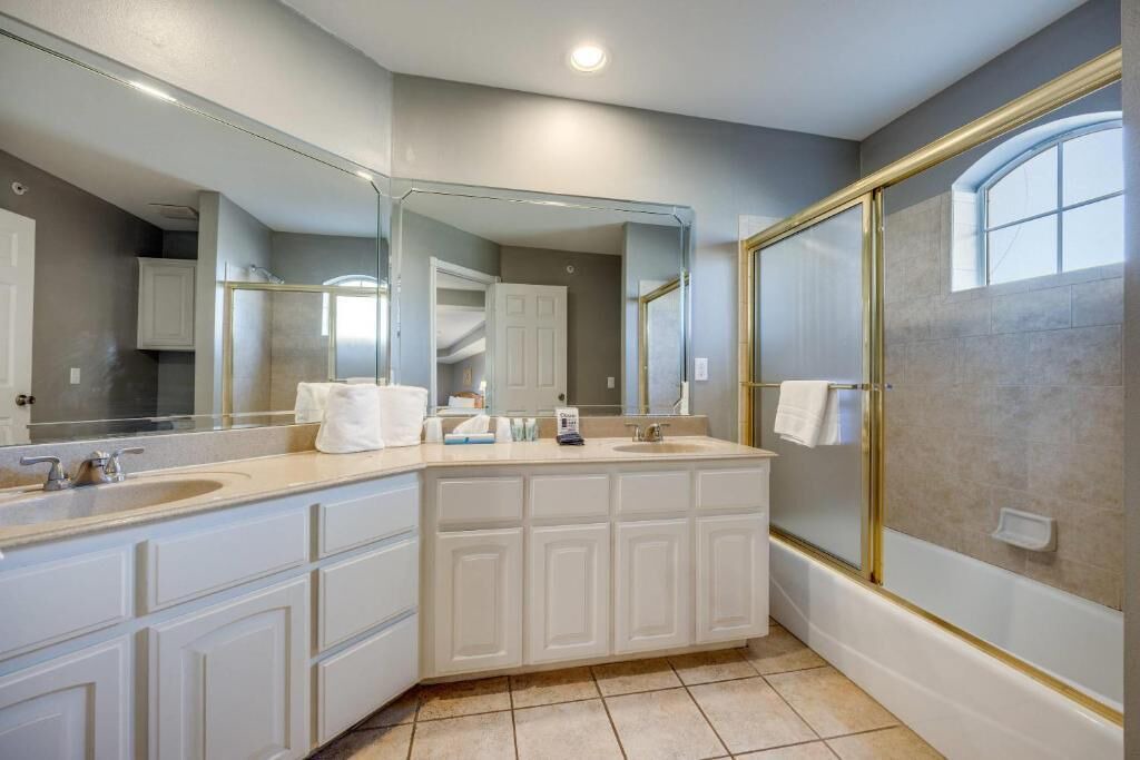 Photo of Bathroom in Pottsboro