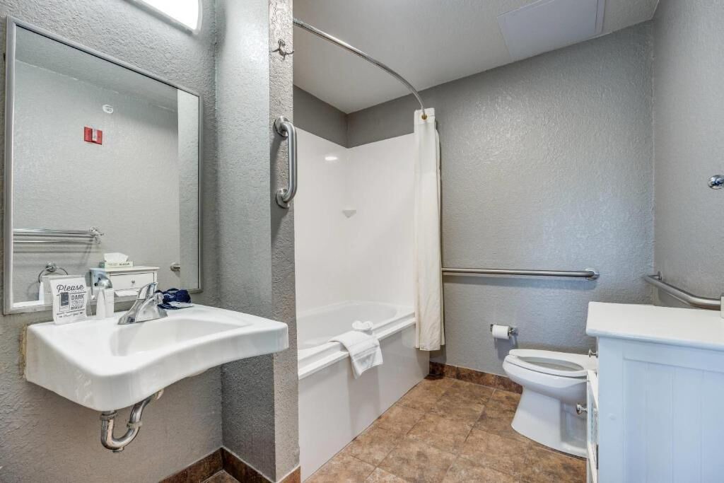 Photo of Bathroom in Pottsboro