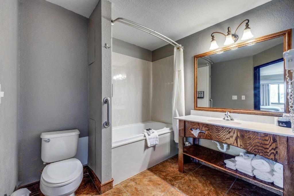 Photo of Bathroom in Pottsboro