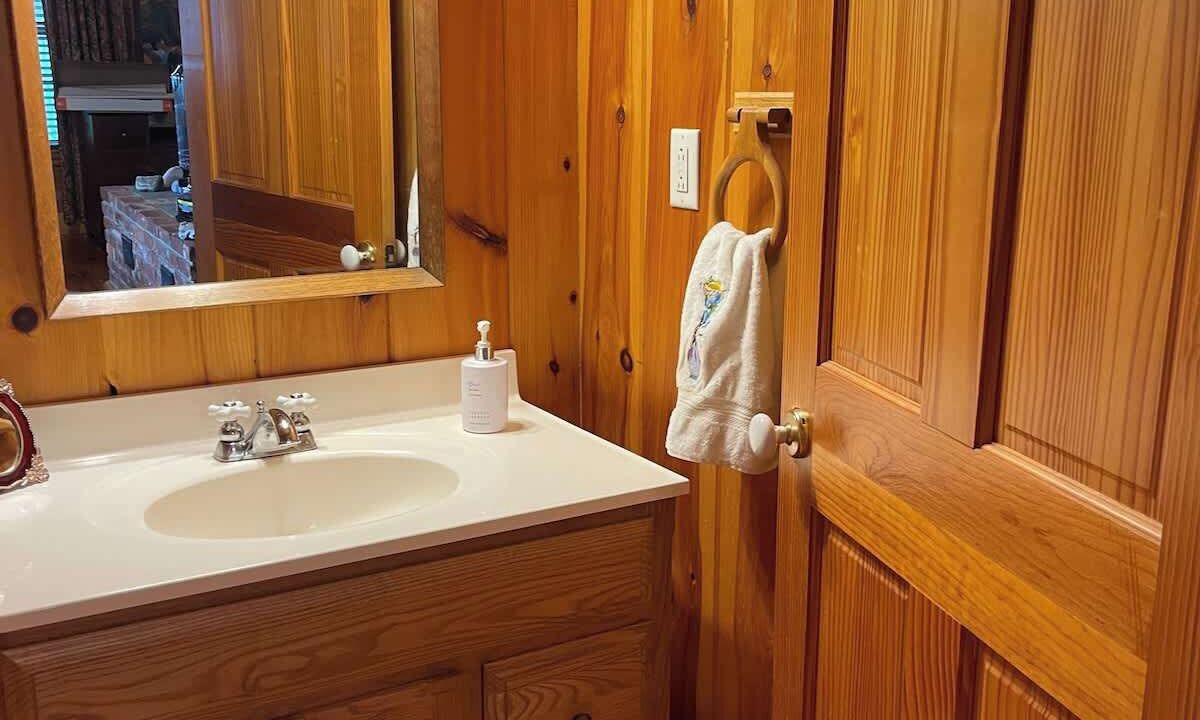 Photo of Bathroom in Rising Fawn