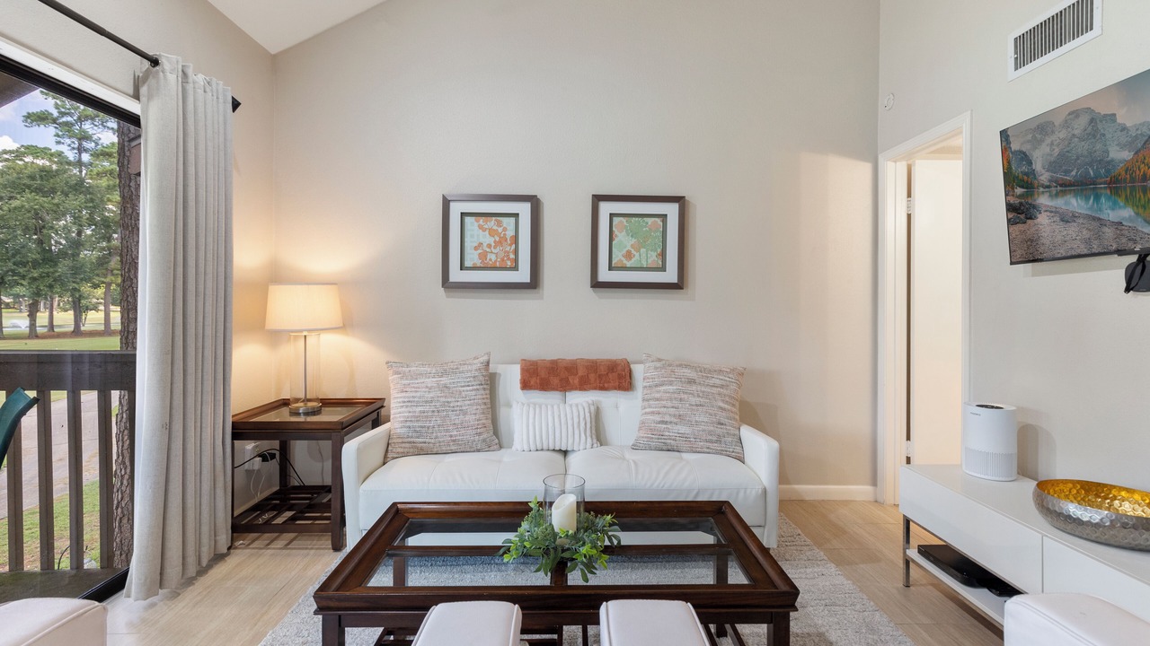 Photo of Livingroom in Walden on Lake Conroe