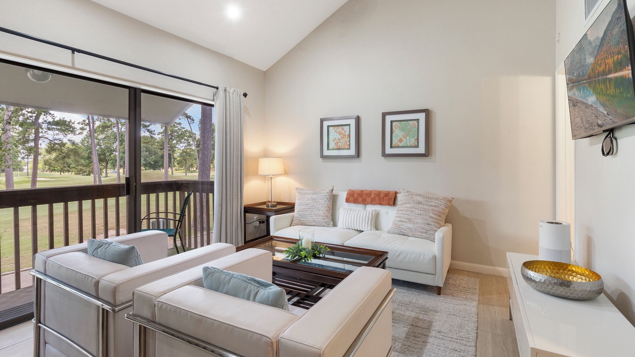 Photo of Livingroom in Walden on Lake Conroe