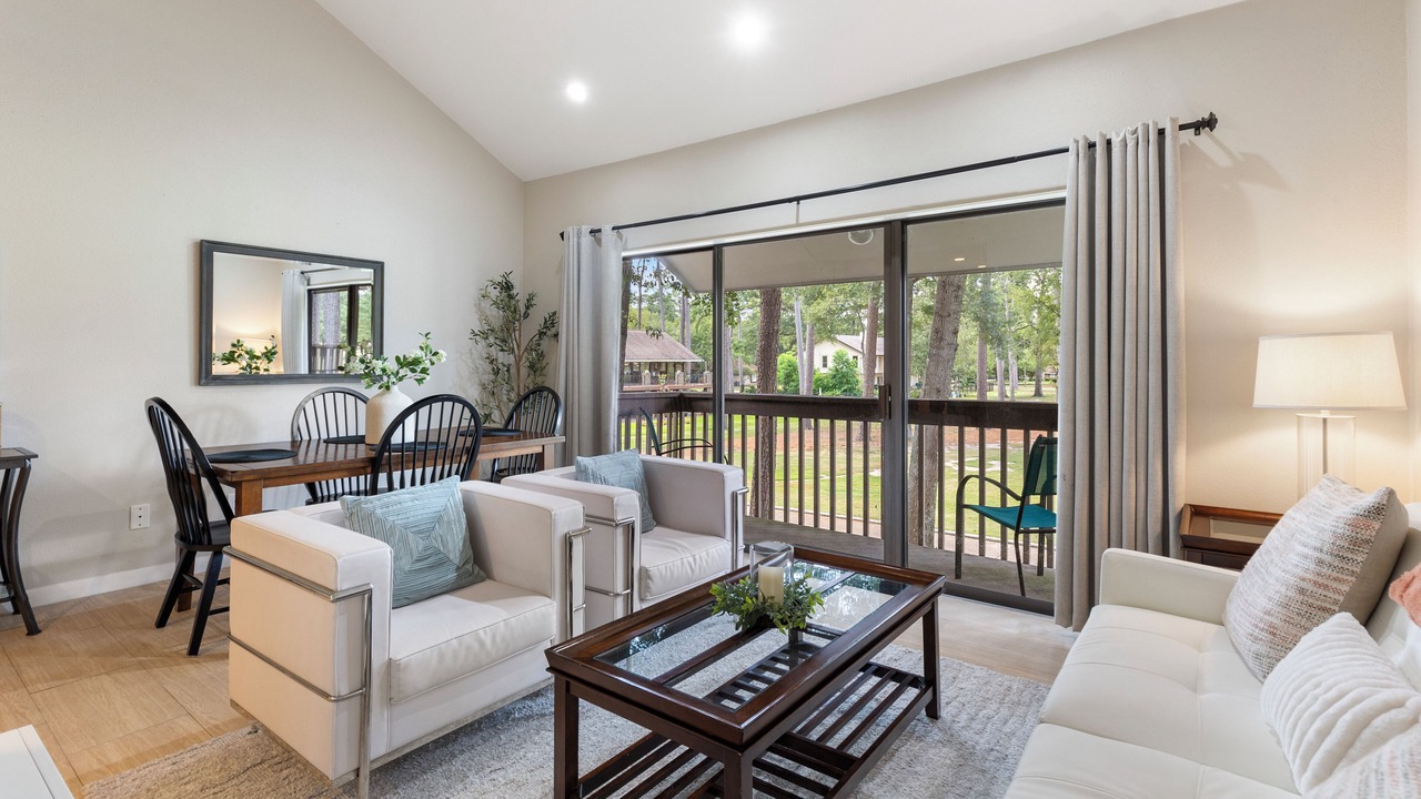 Photo of Livingroom in Walden on Lake Conroe