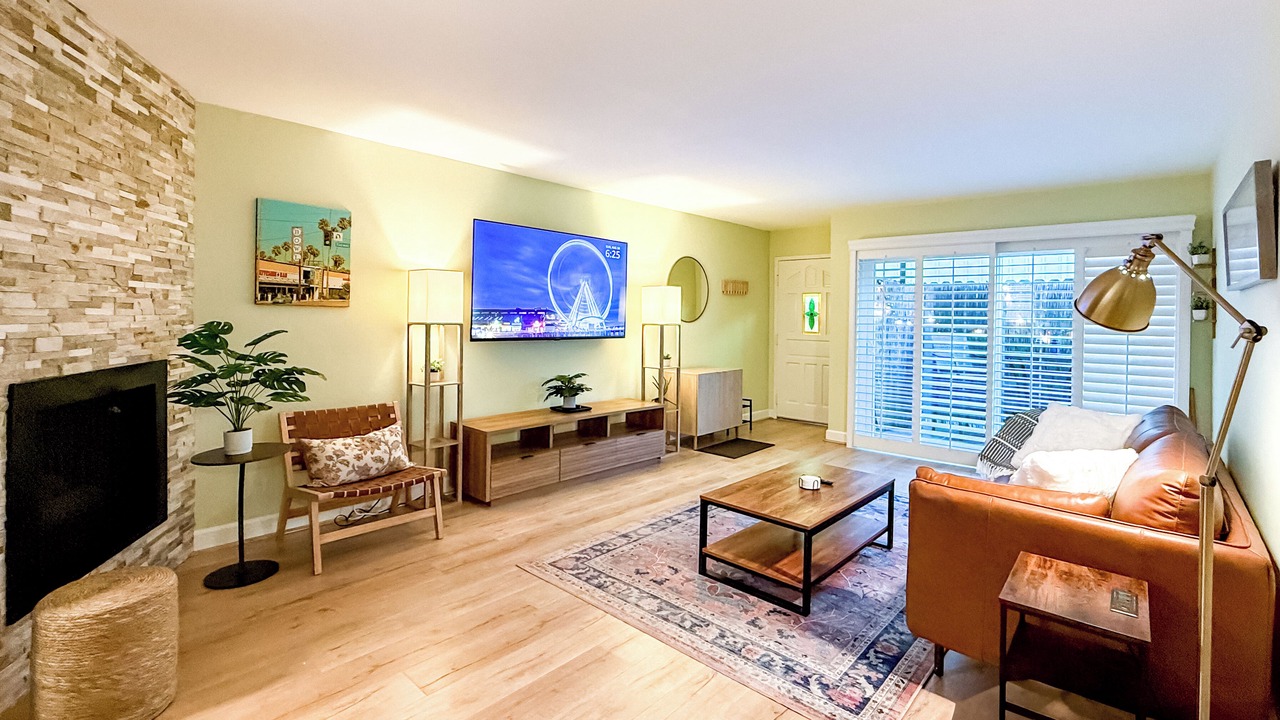 Photo of Livingroom in Studio City