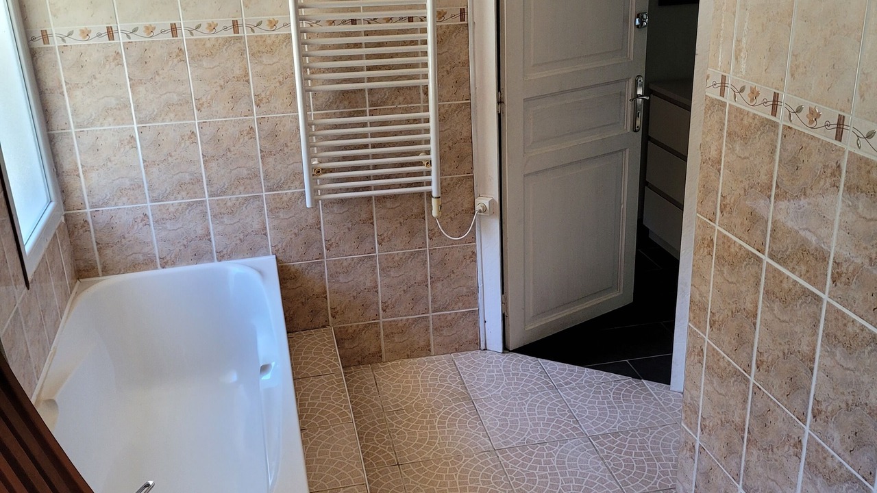 Photo of Bathroom in Clermont de Beauregard
