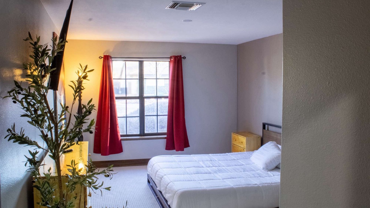 Photo of Bedroom in Paradise Crest