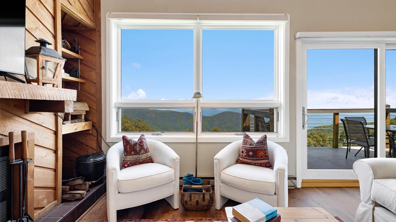 Photo of Livingroom in Nellysford