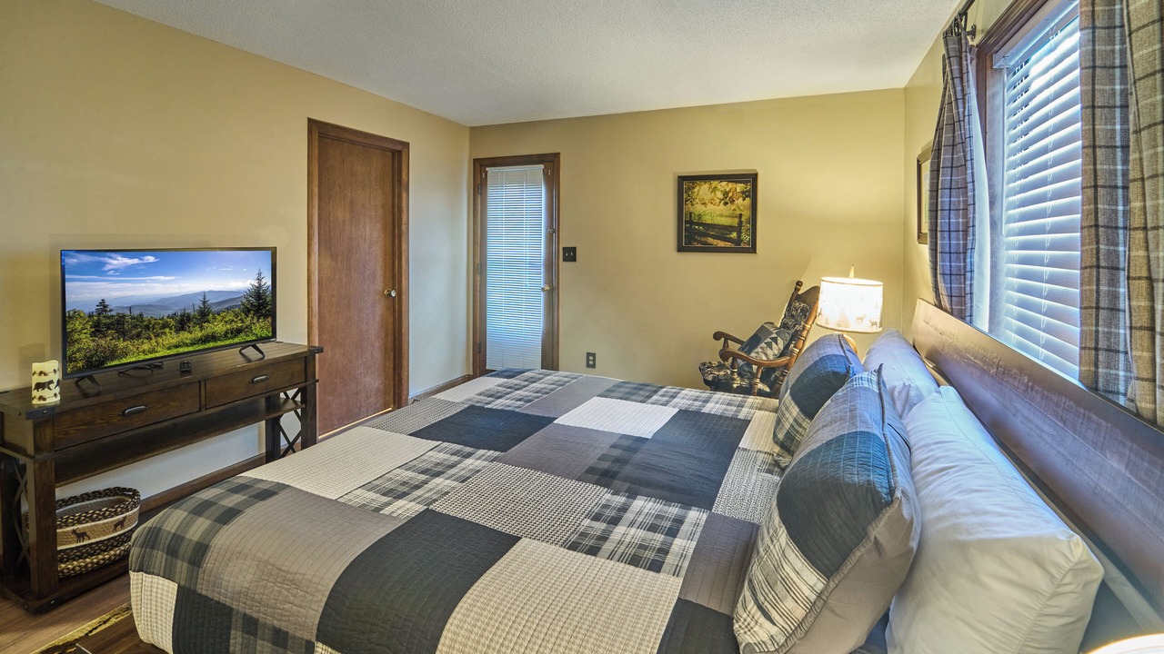 Photo of Bedroom in Pittman Center