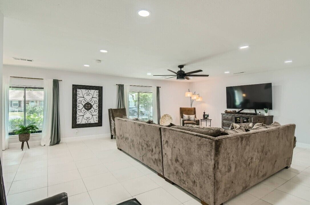 Photo of Livingroom in Original Town