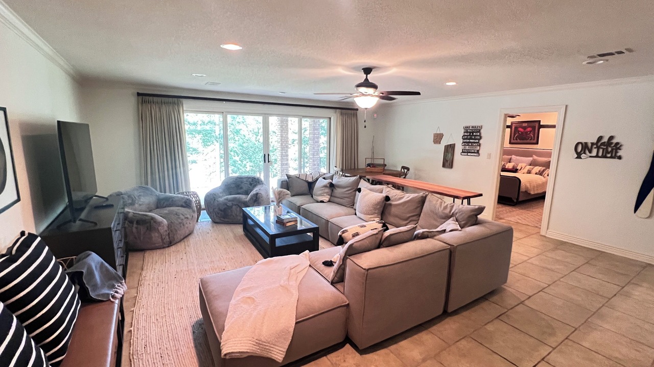 Photo of Livingroom in Mid America